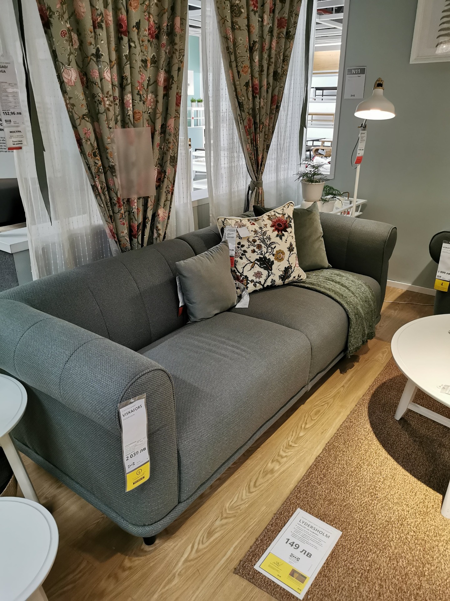 Stilfull design og komfort med Viskafors sofa fra IKEA